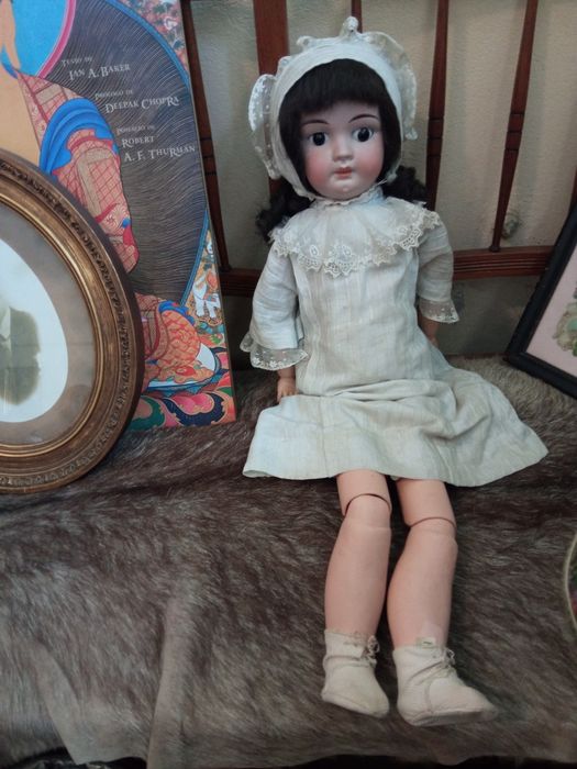 Boneca antiga em bom estado