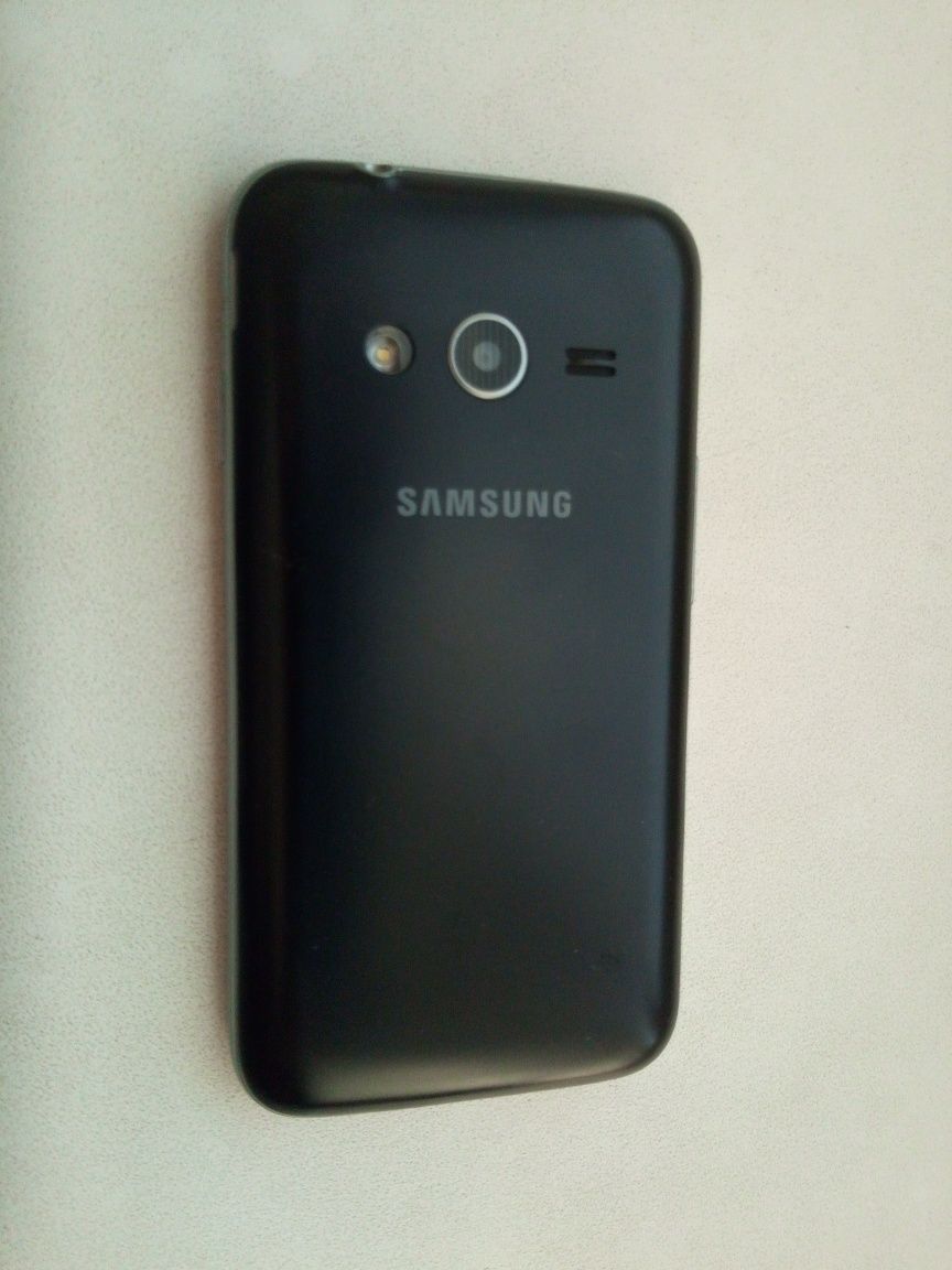 Смартфон Samsung Galaxy Ace 4 Neo.