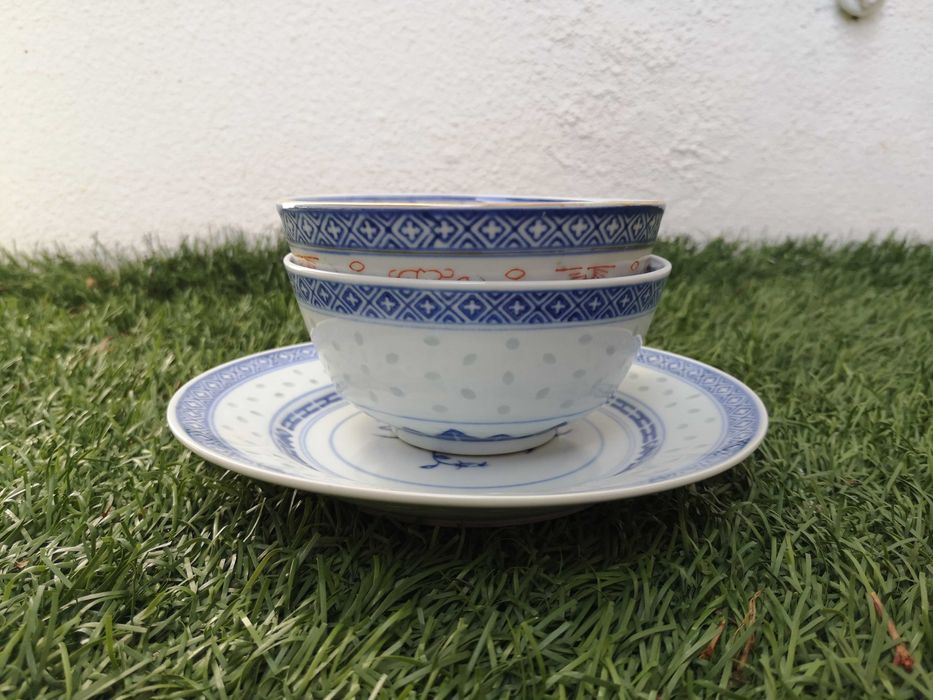 Conjunto de pratos e taças