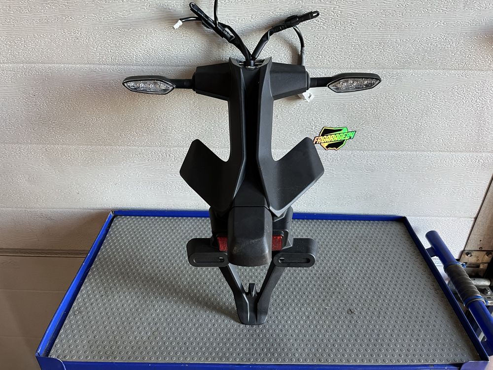 Ogon stelaz tablicy yamaha r1 rn32 kierunki