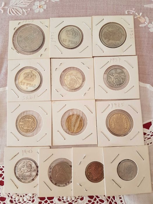100 Moedas 5$00 + 100 Moedas 1$00 + 28 Moedas Espanholas diferentes
