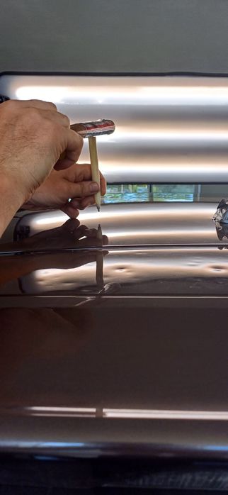 USUWANIE WGNIECEŃ bez lakierowania  ,metodą  PDR.