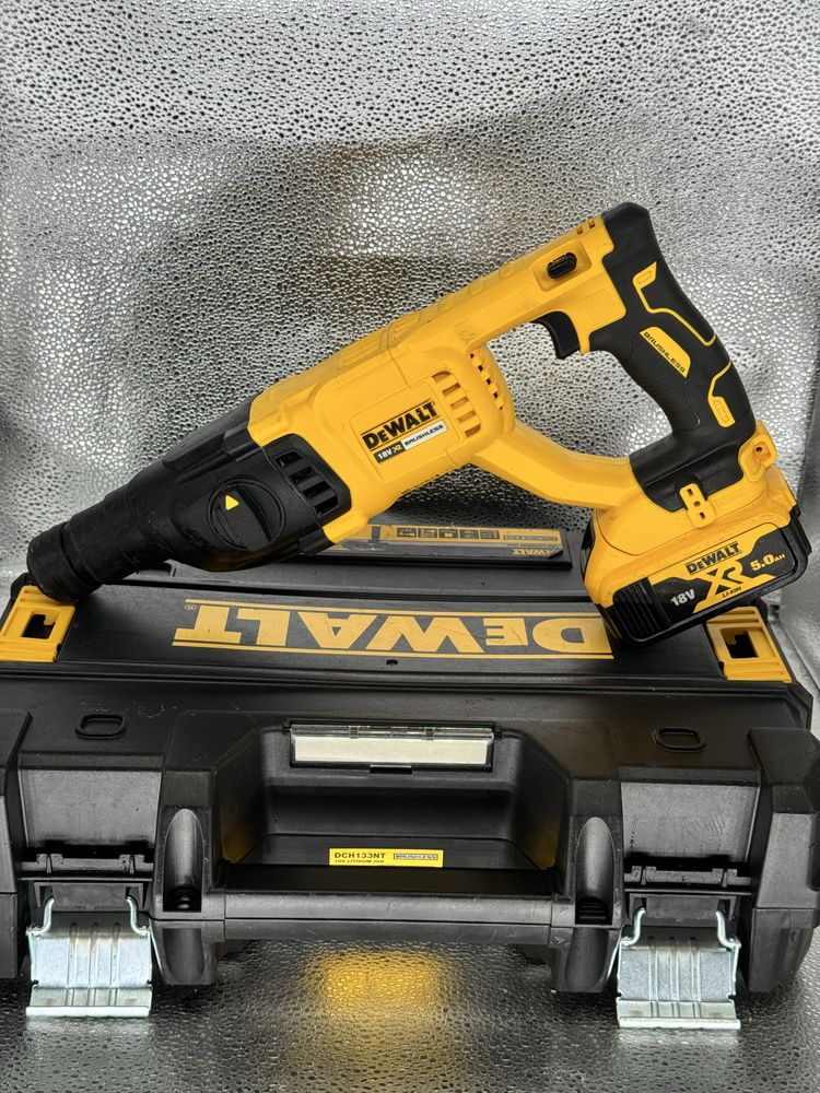 Перфоратор аккумуляторный бесщеточный DeWALT DCH133