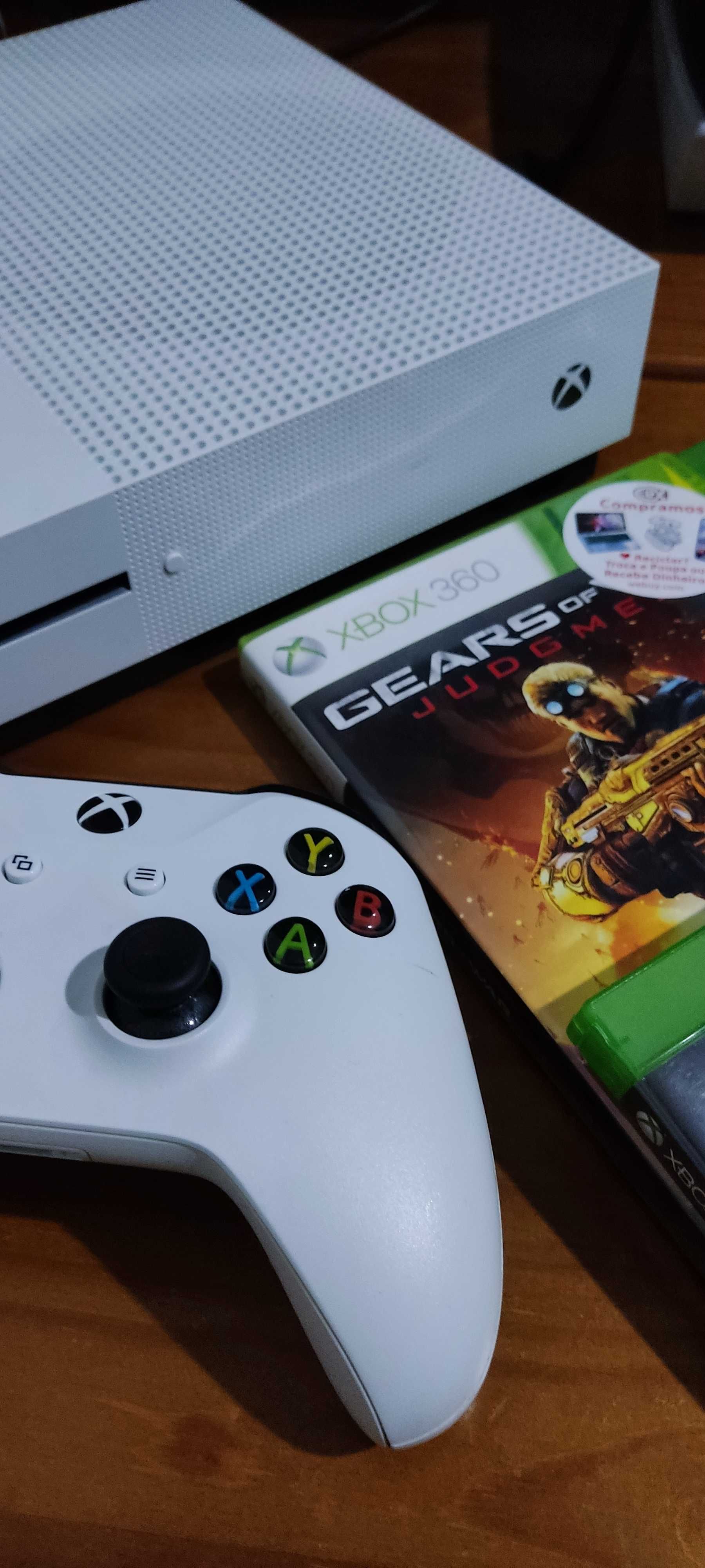 XBox ONE de 500gb como nova + comando + 4 Jogos + caixa