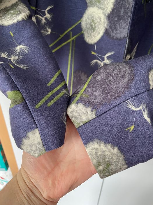 Демісезонна куртка з принтом, квітковий мотив.