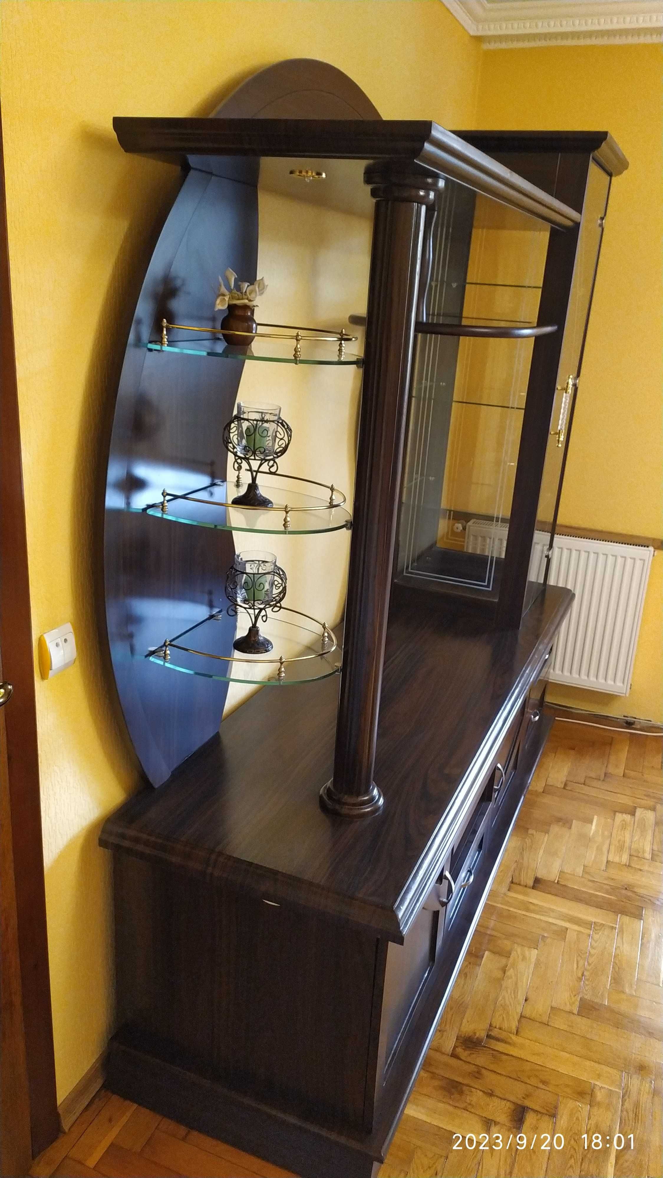 Стінка у вітальню: Тумба під TV з Вітриною під посуд. Класика.