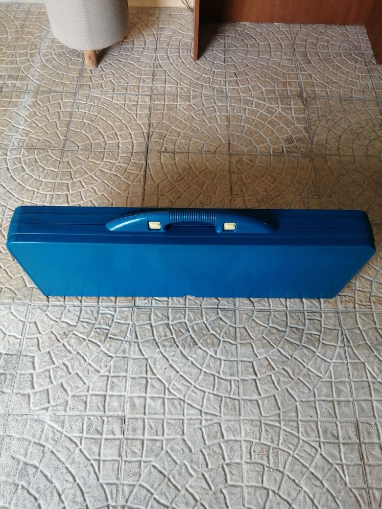 Mesa de picnic com bancos