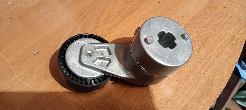 Napinacz paska Opel Vectra C Astra