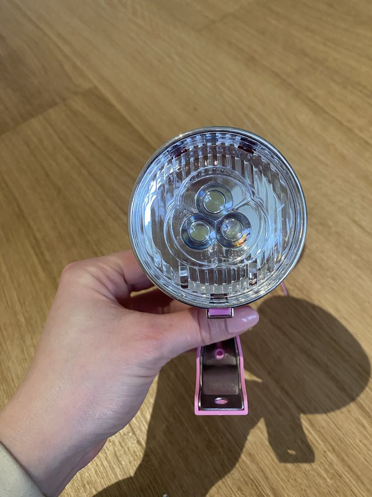 Retro różowy dzwonek i lampka do roweru