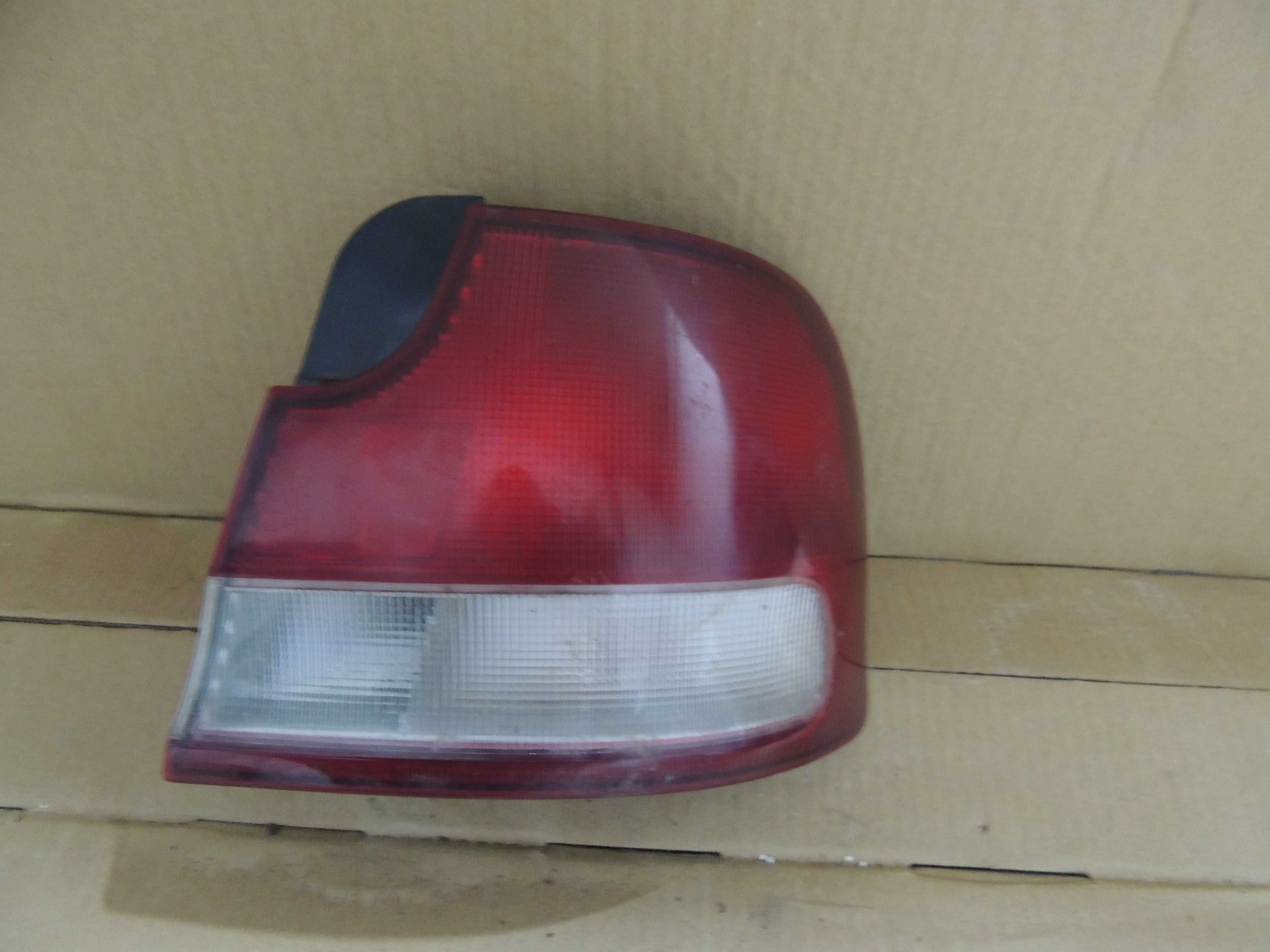 Lampa tył tylna prawa europejska Hyundai Lantra 1 I lift 93-96 SEDAN