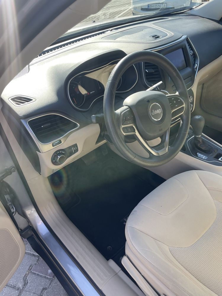 Jeep cherokee ……..