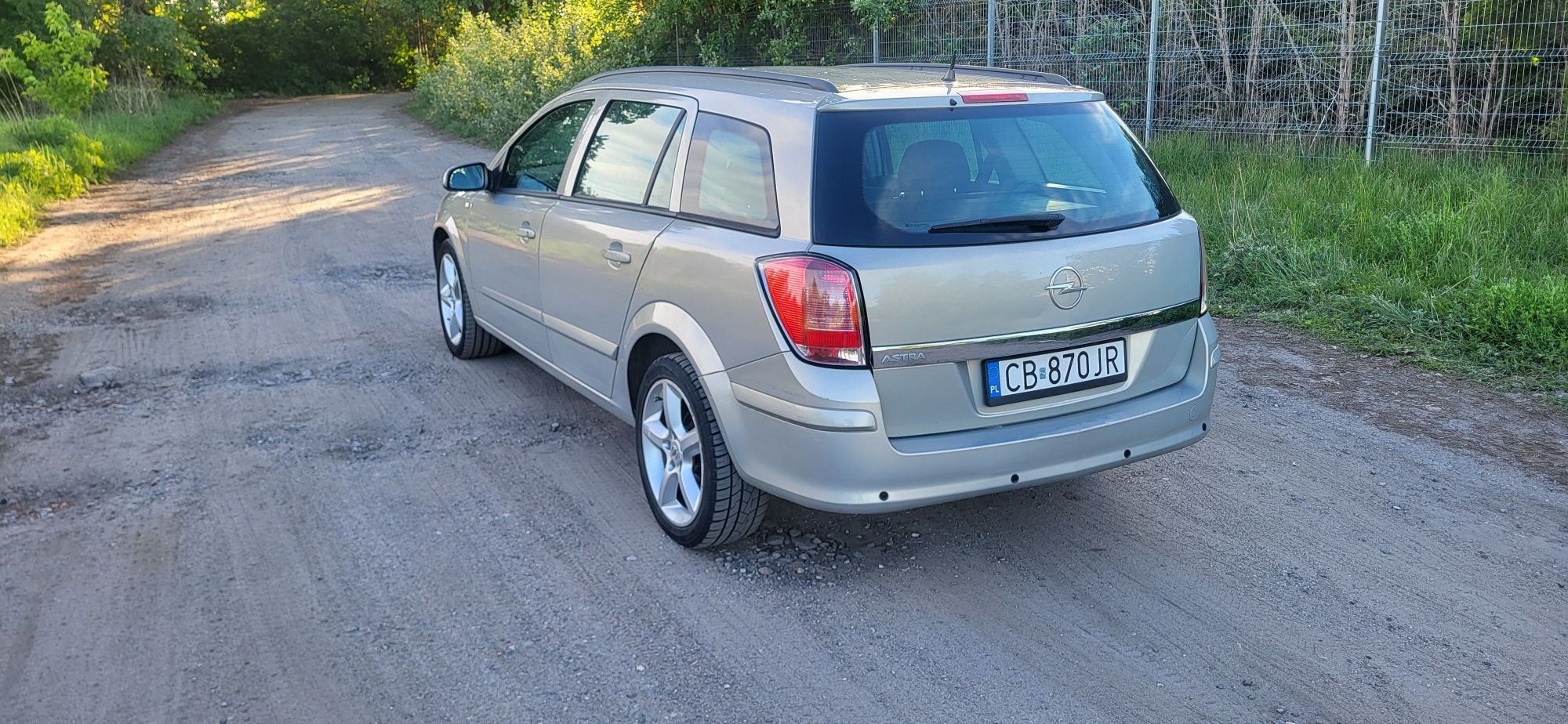 Opel Astra 3 H kombi 1.4 benzyna klimatyzacja alusy 17