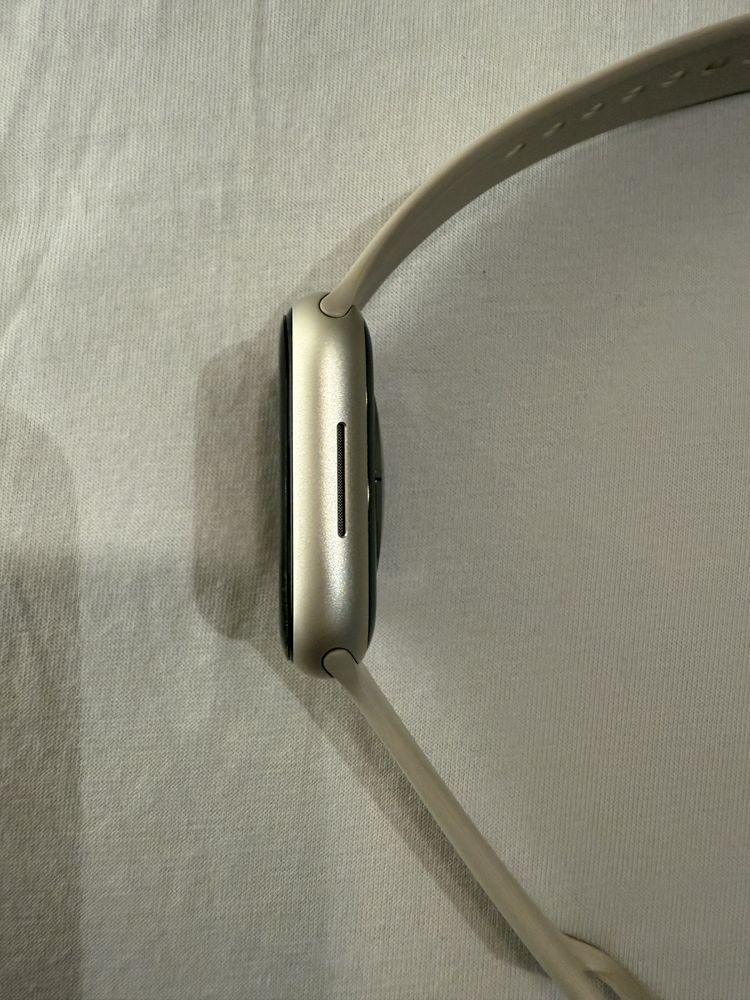 Apple Watch S7 Starlight - 45 MM Wi-Fi
