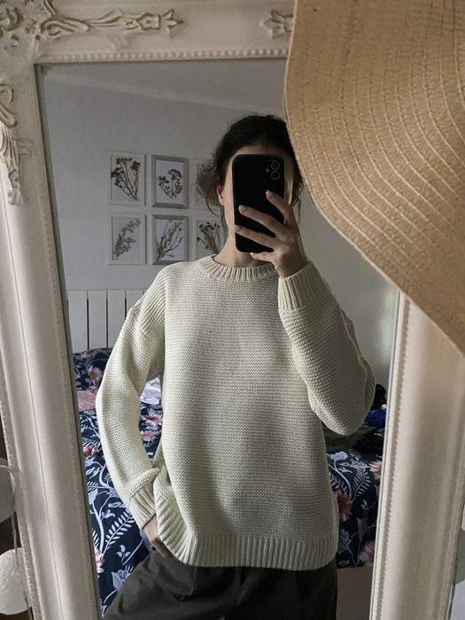 Sweter beżowy sweterek