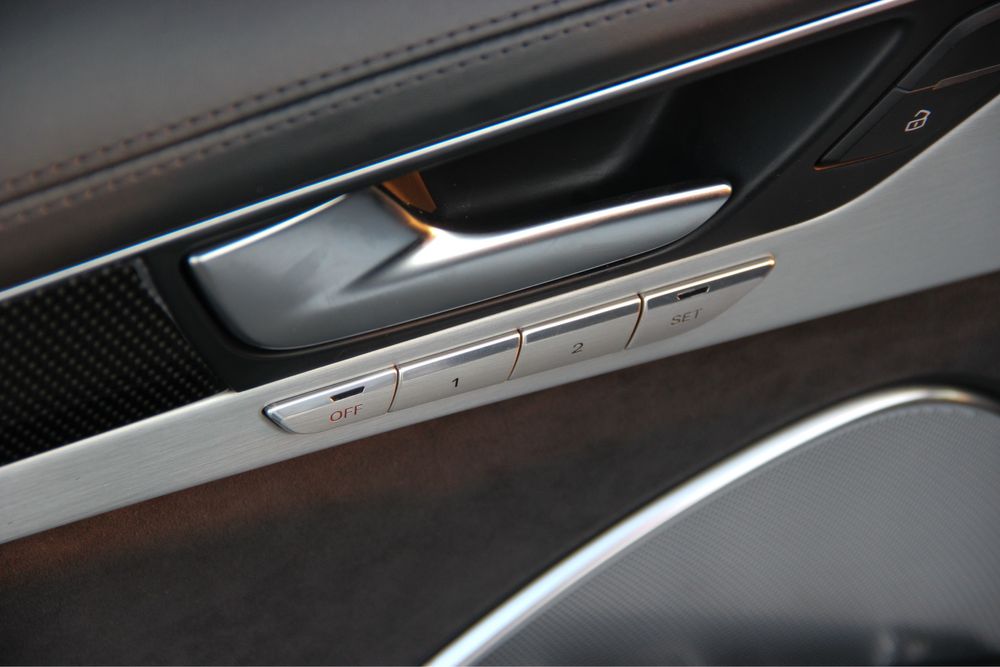 Продам Audi S8 2014