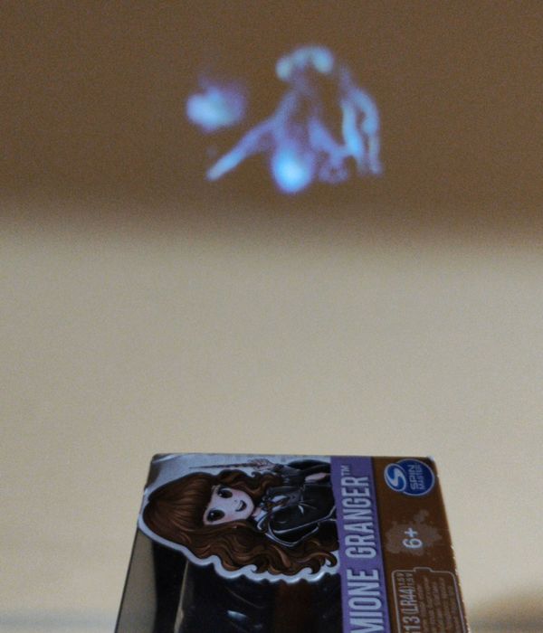 Harry Potter. Różdżka Hermiony z projektorem. Świeci i wydaje dźwięki.