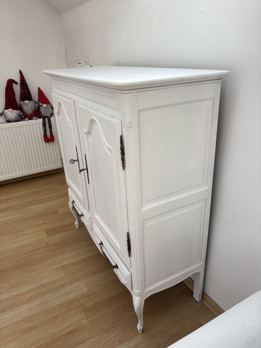 Stylowa komoda biała