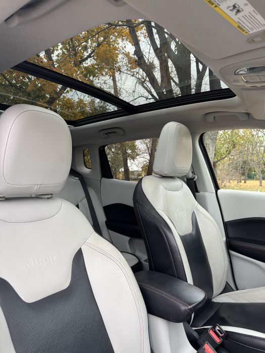 Продам  автомобіль  Jeep Compass