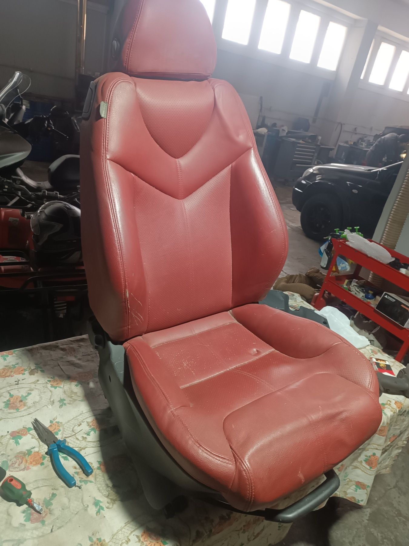 Кресла кожаные Alfa Romeo купе, откидные комплект