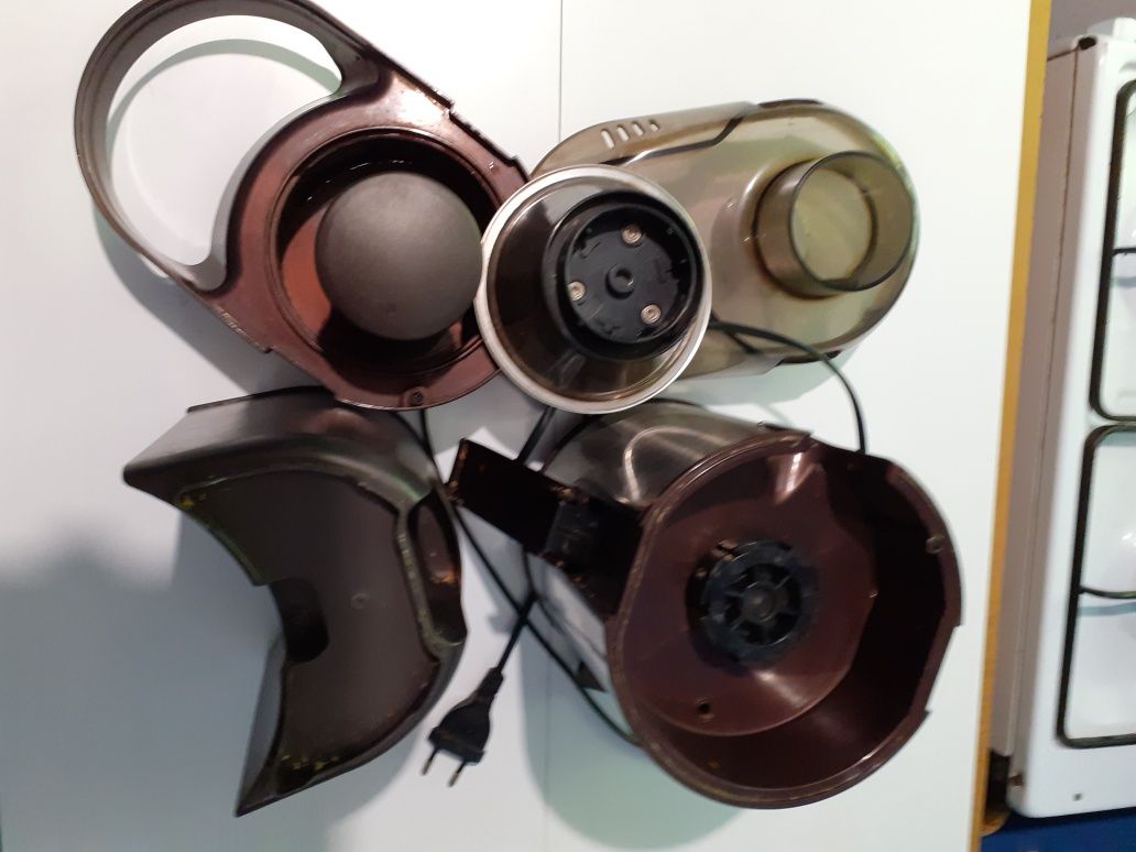 Соковыжималка Vitec VT-3655 BN