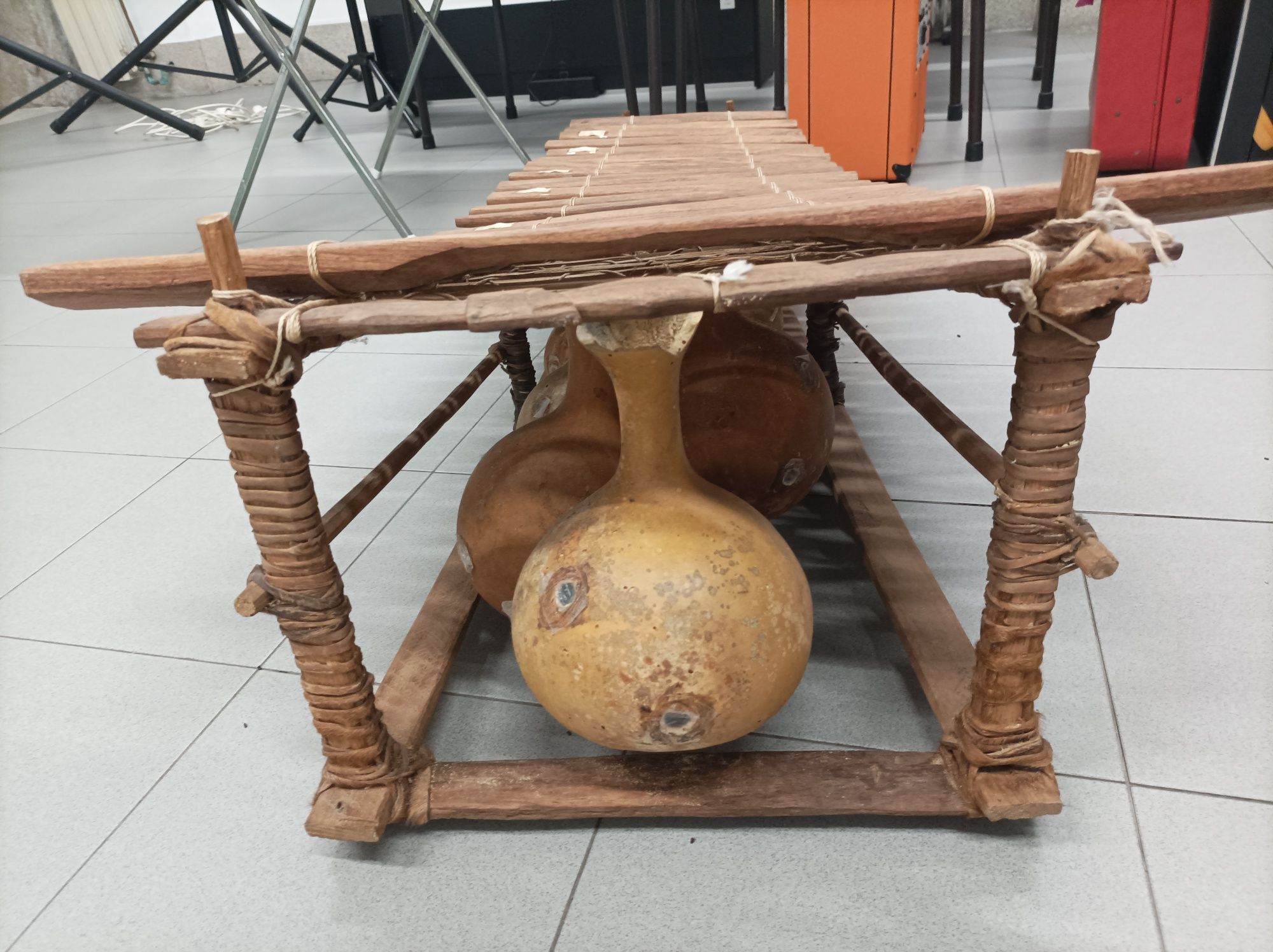 Balafom, como novo. Muito pouco uso.