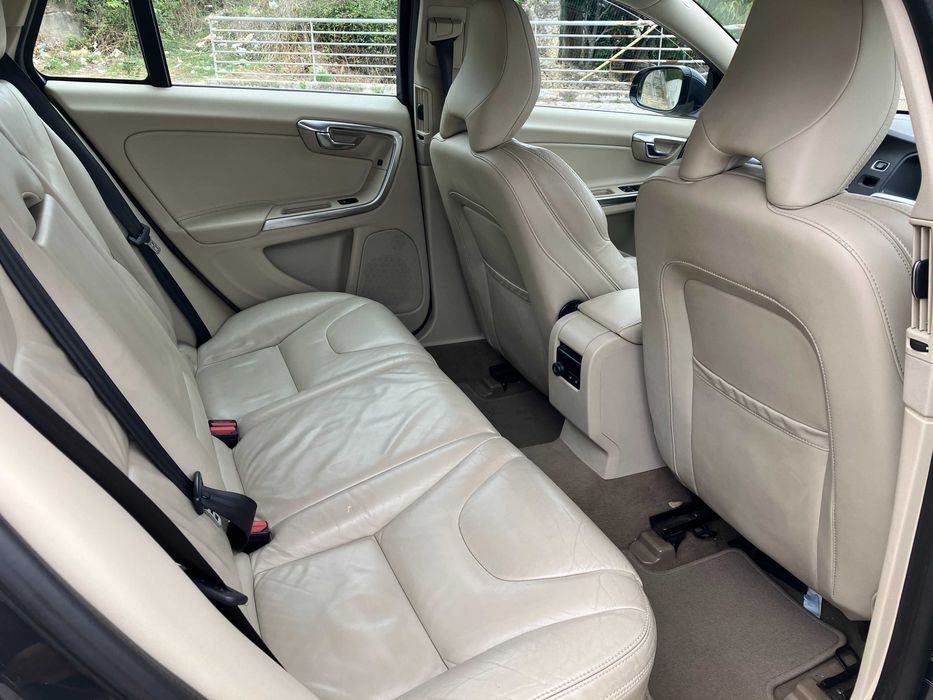 Volvo V60 Plug-In Hybrid - Kit styling e Polestar (300cv)