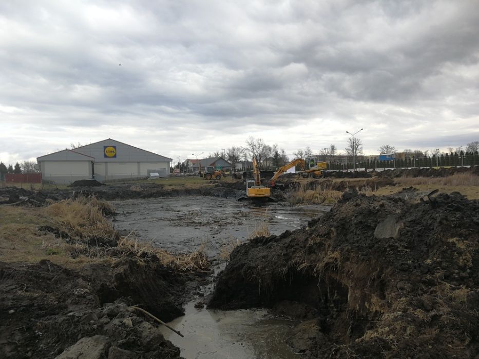 Wykopy stawów.Usługi koparką gąsienicową . Kruszony beton