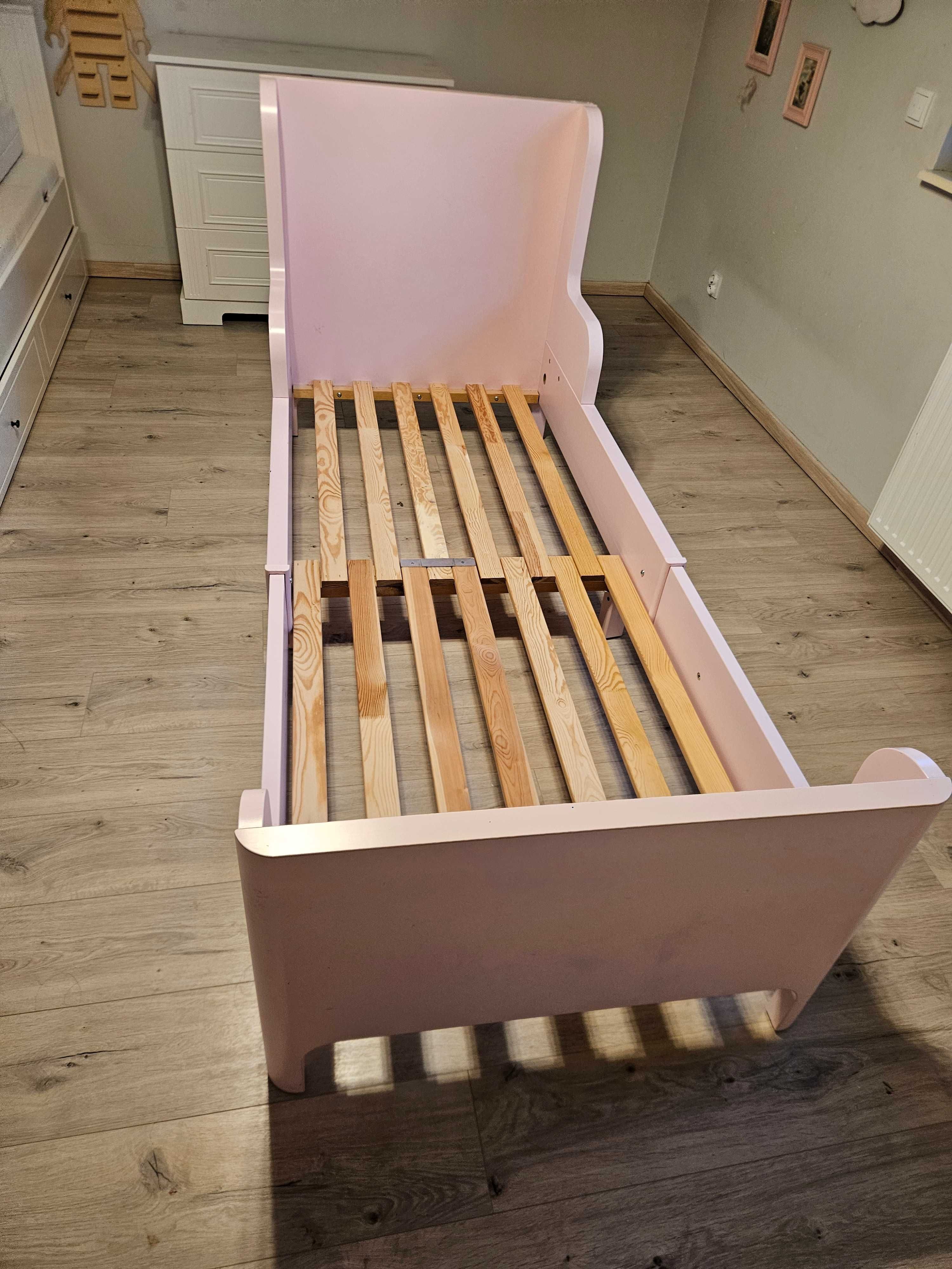 Łóżko regulowane IKEA dla dziewczyn.