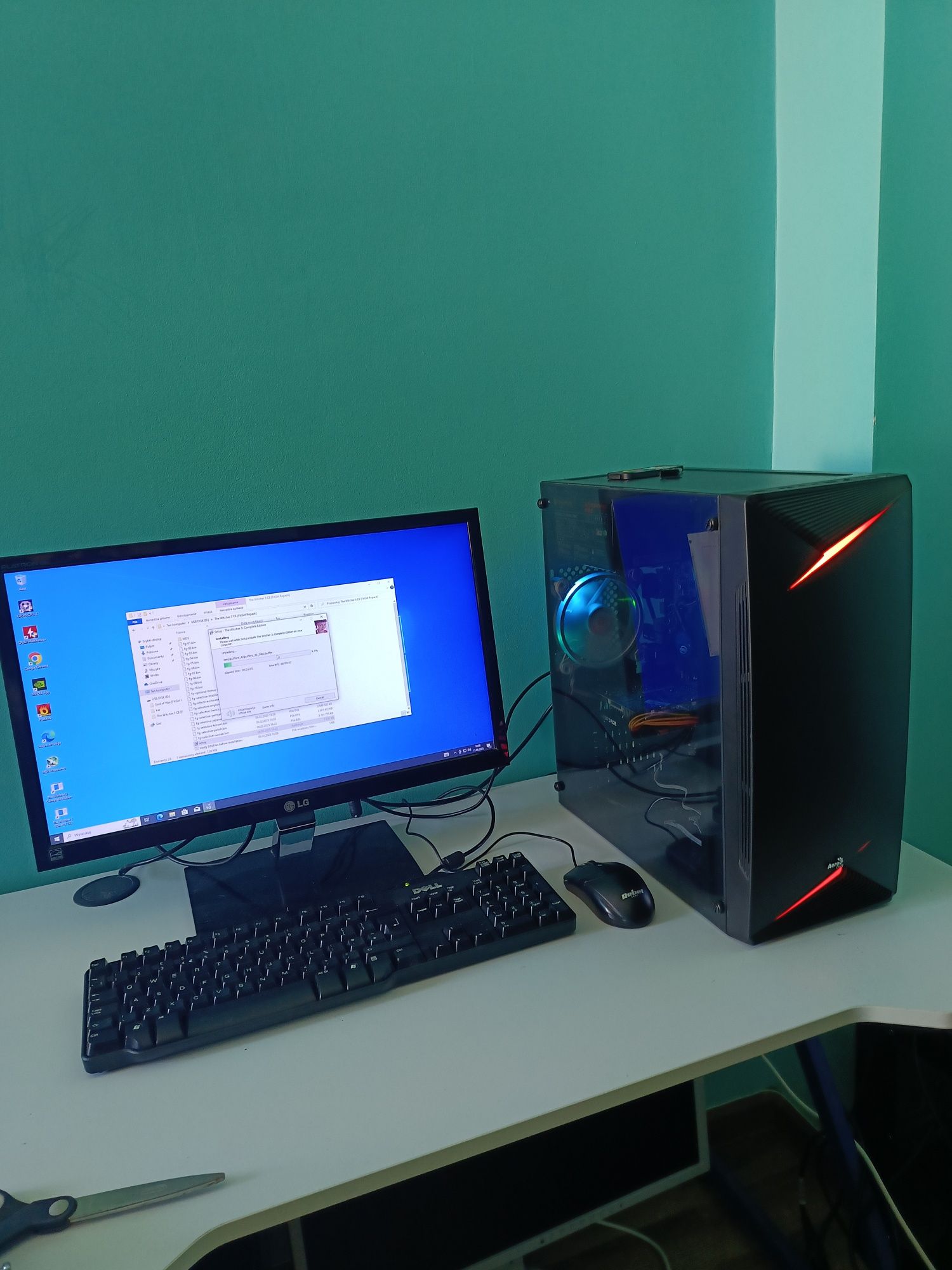 Komputer z Monitorem