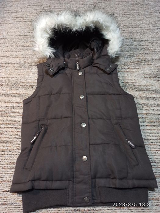 Ocieplaną brązowa kamizelka dla dziewczynki 134/140 bdb