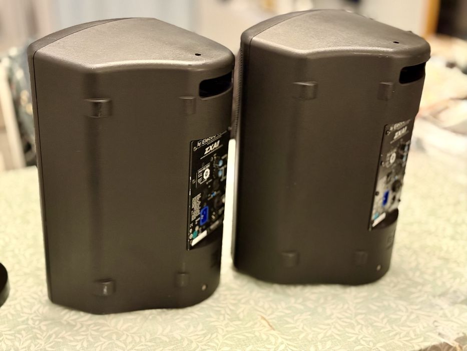 Colunas Amplificadas EV ZXA1