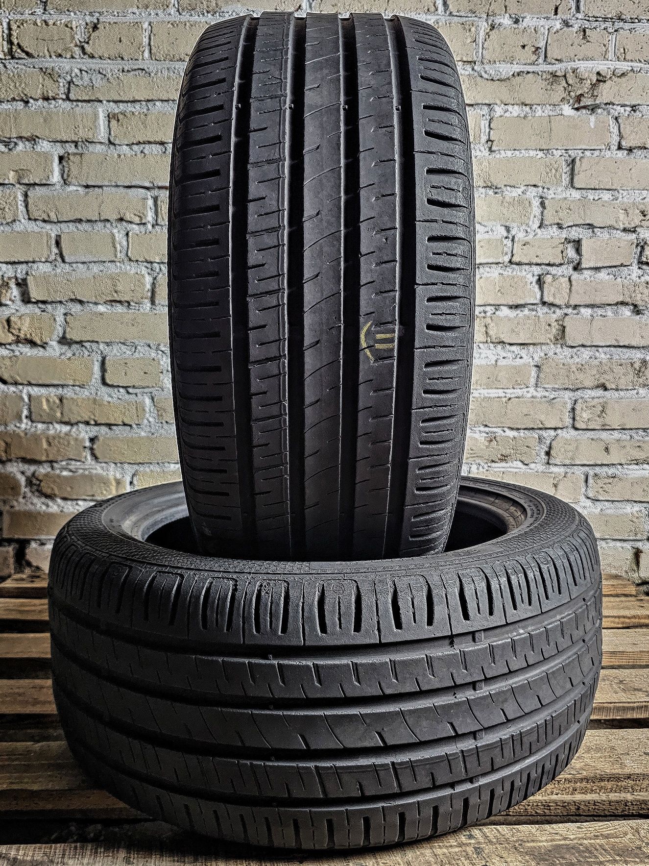 Пара 235/45r17 Barum | 2023 | 6.5mm | Преміум шини | Ідеал | 2шт.