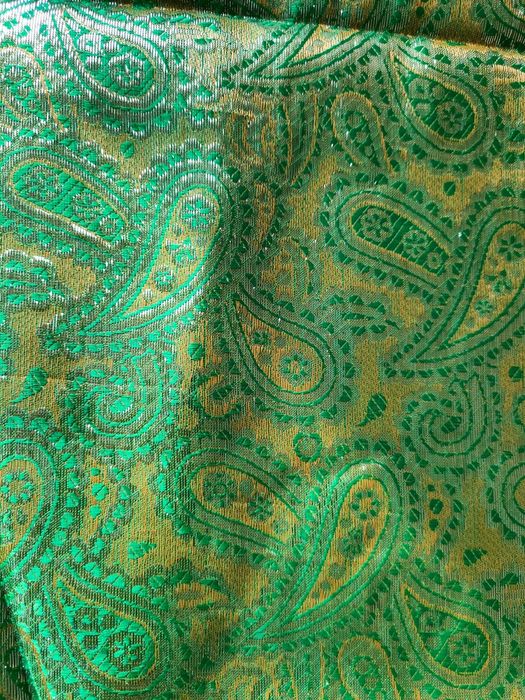 Продам отрезы тканей, парча, шерсть, байка.