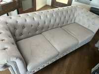 Pikowana sofa w stylu Chesterfield