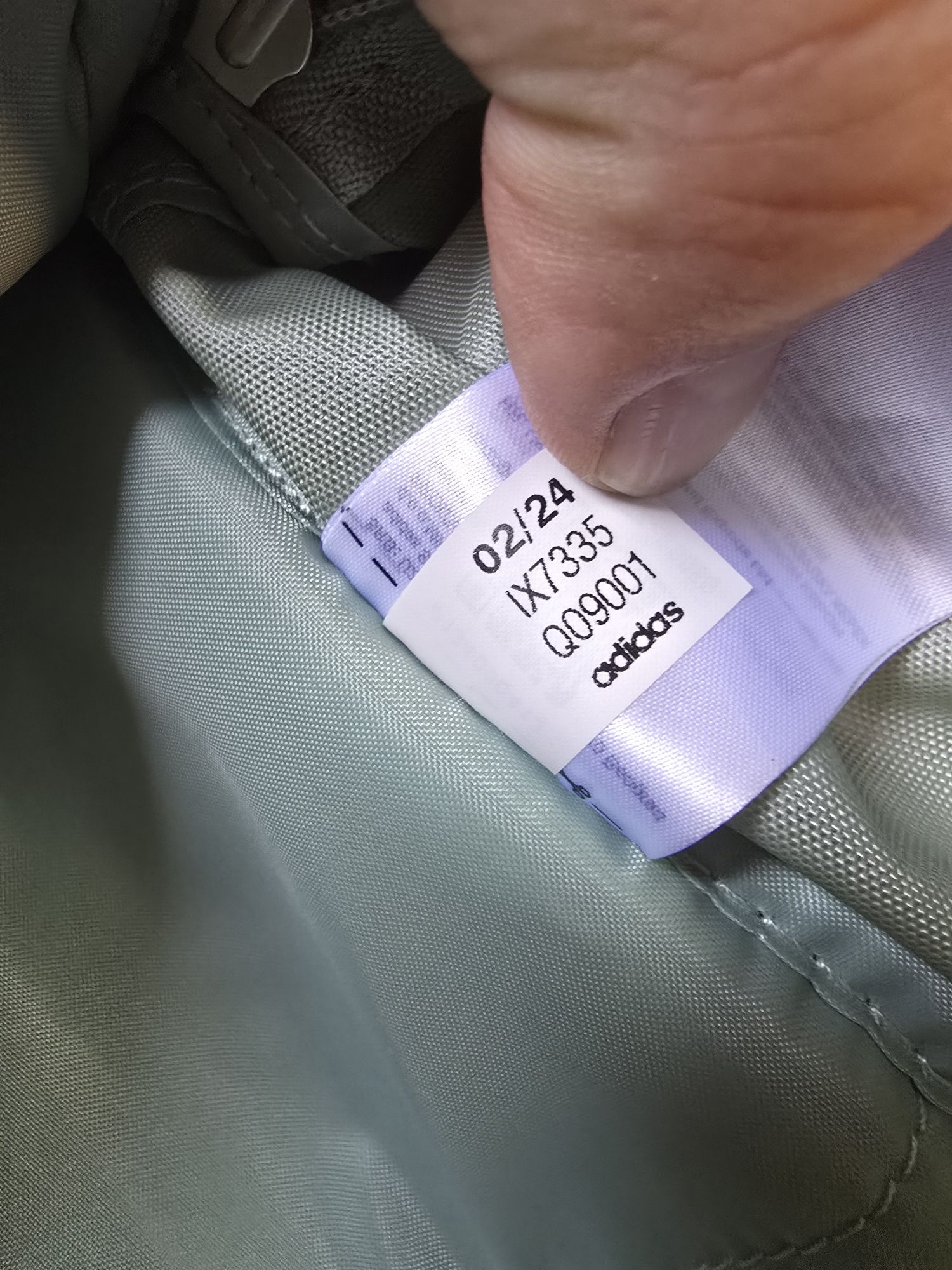Рюкзак adidas Originals
колір зелений великий однотонний IX7335