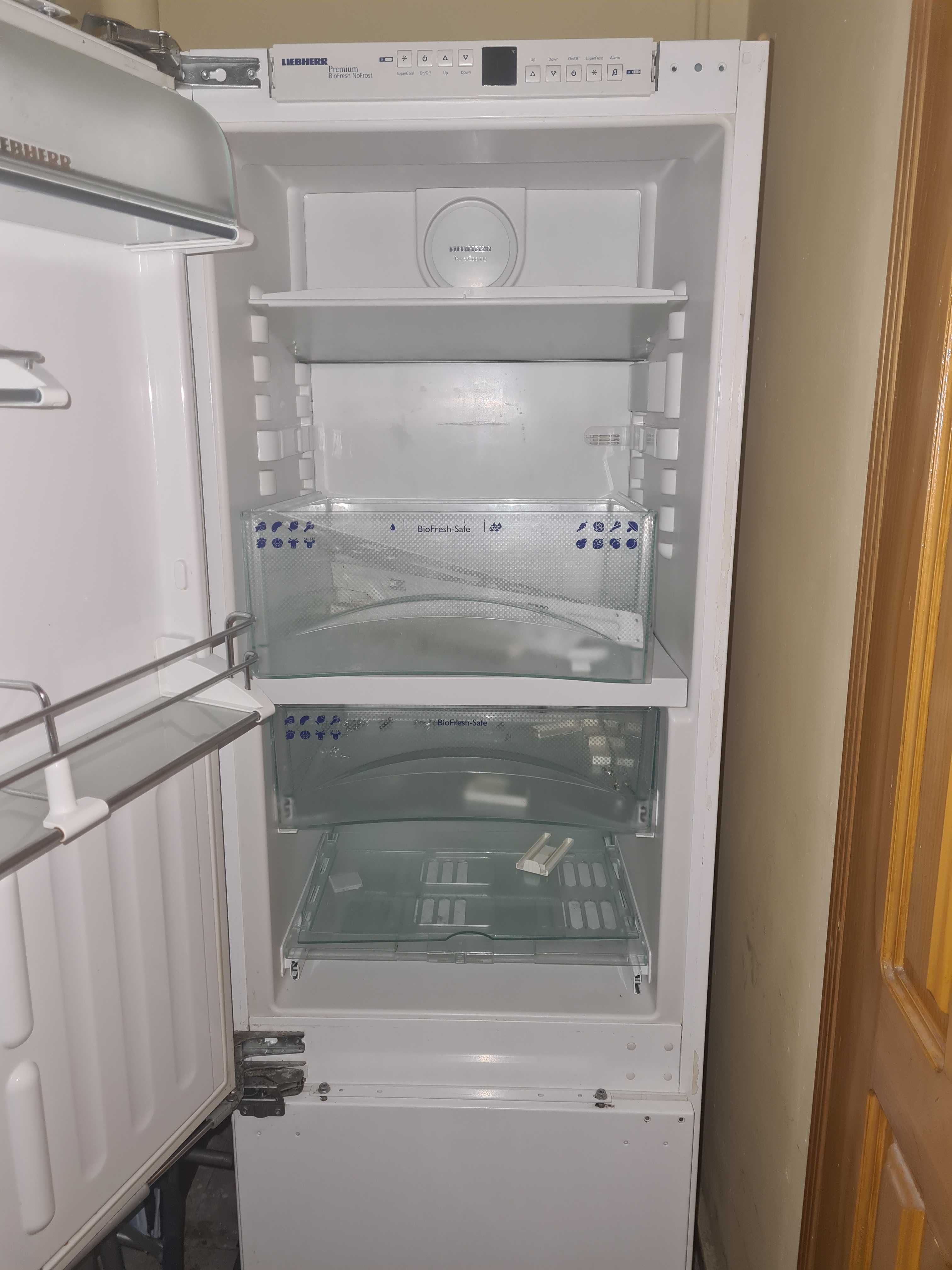 Холодильник LIEBHERR, встроенный