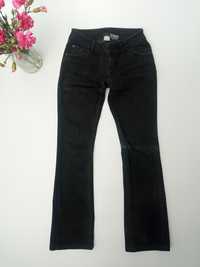 Spodnie jeansowe rozszerzane nogawki