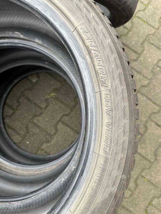 Opony zimowe Yokohama
BluEarth Winter V905 225/45 R19 96 V XL