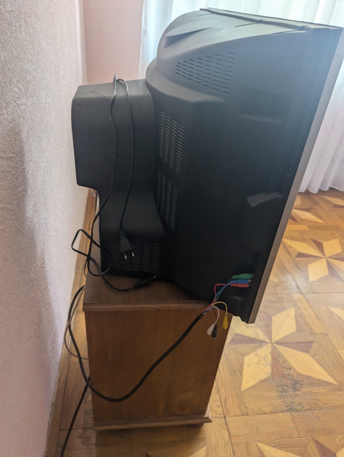 Телевізор Shivaki super slim