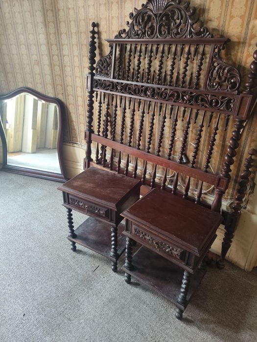 Cama e mesinhas OFERTA espelho