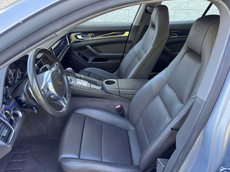 Porsche Panamera      2016