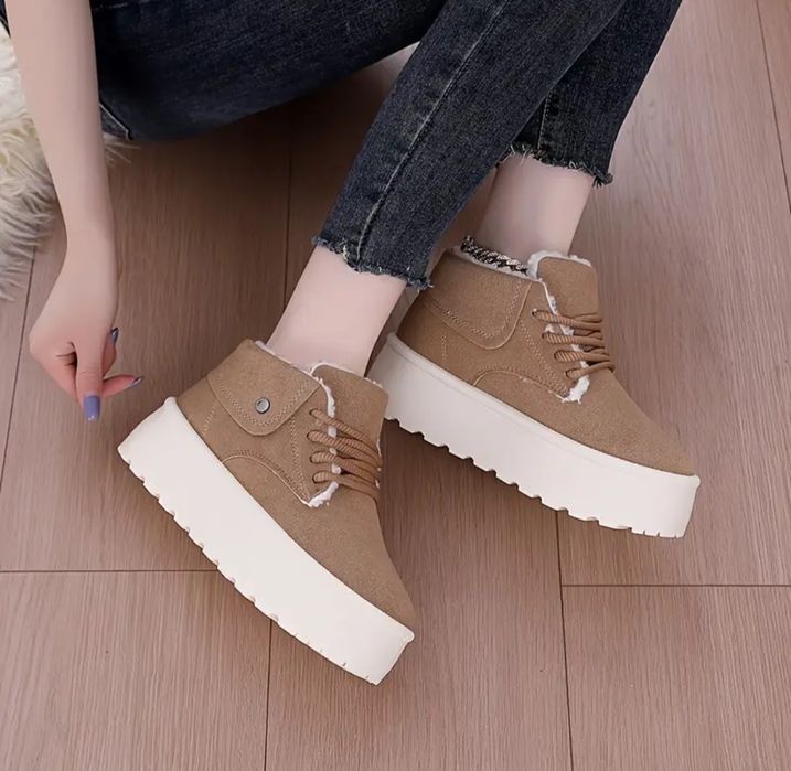 Жіночі зимові ботінки, уггі