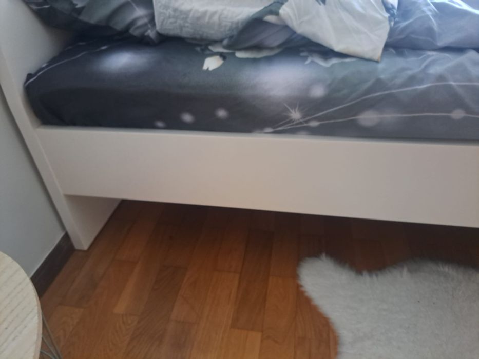 Cama de casal com colchão,usado. Com bom estado. De IKEA