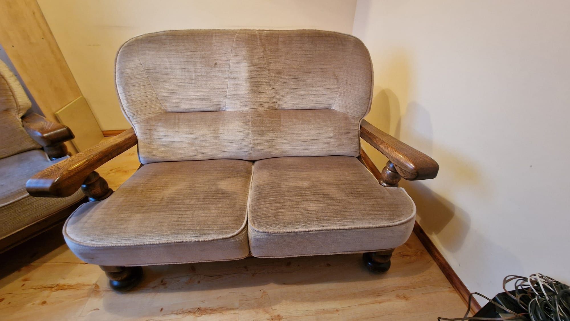 Sofa brązowa w stylu antyk