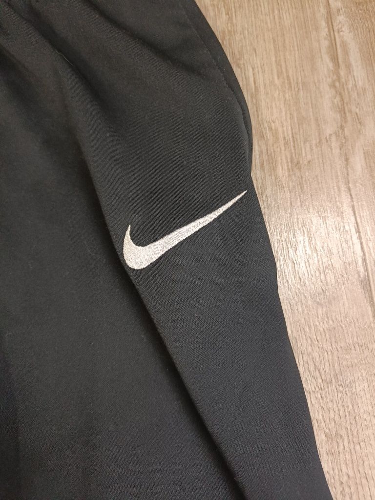 spodnie Nike dri fit 128 w czarne