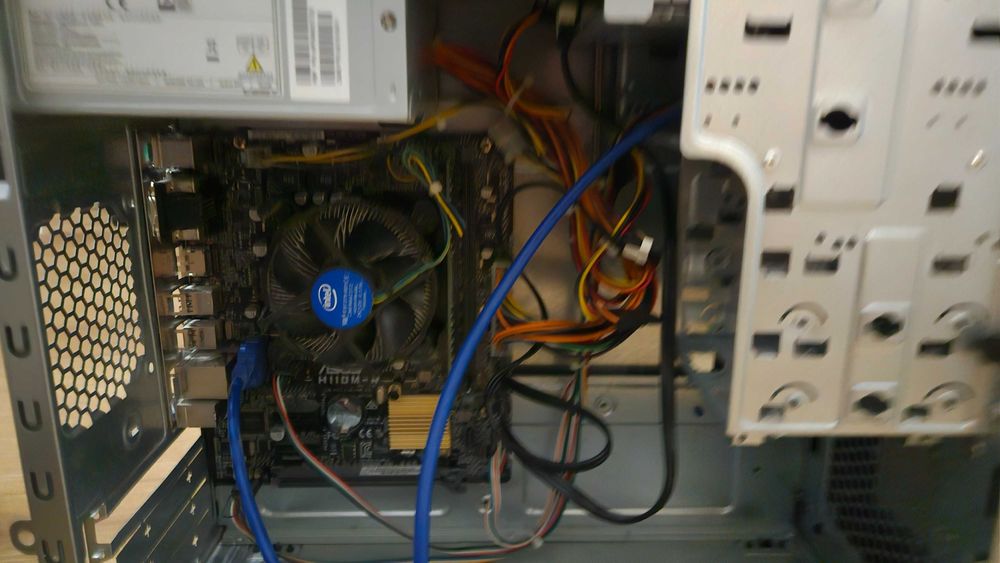 PC Komputer stacjonarny Intel core i3 z monitorem AOC