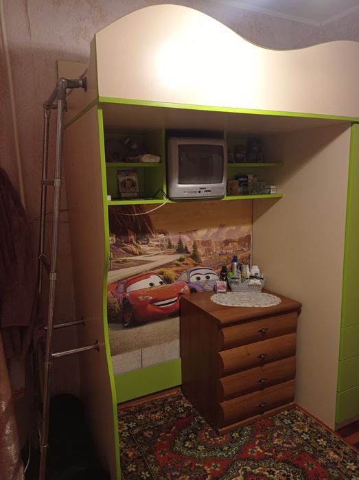 Двохярусне ліжко