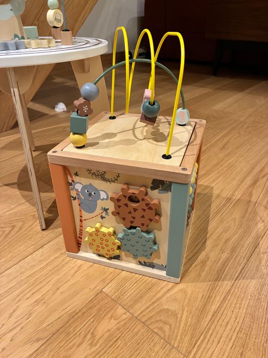 Stoliczek i kostka do zabawy