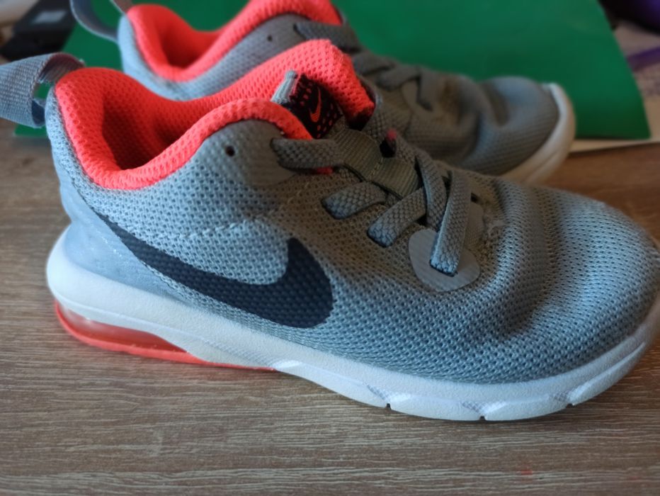 Nike air Кросівки на дівчинку 25 р