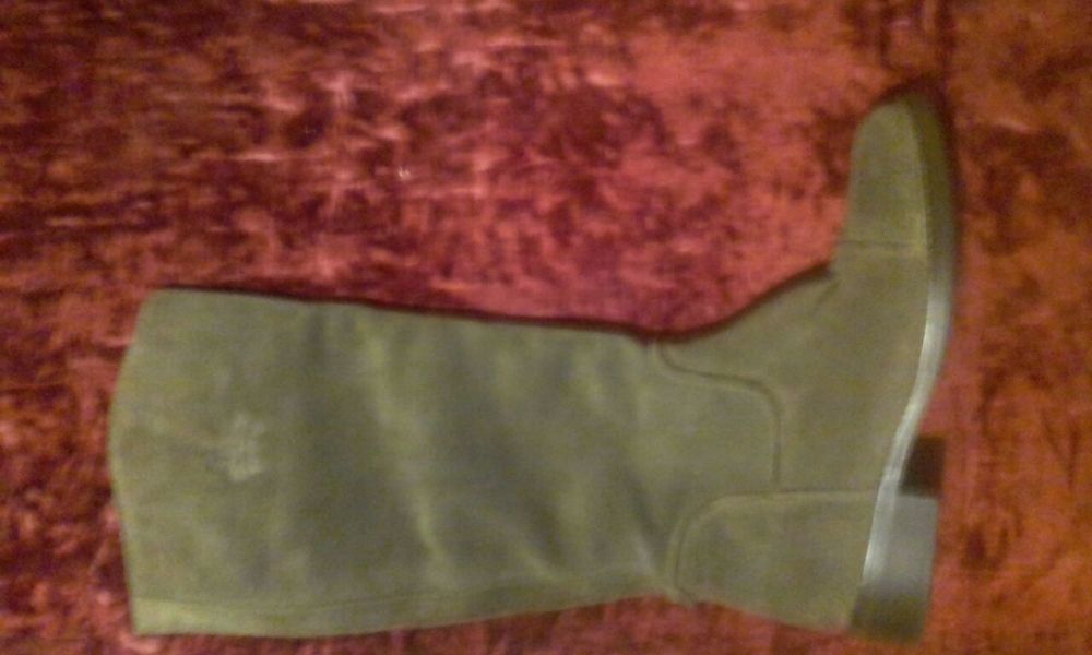 Продам замшевые сапоги